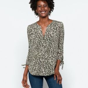 NWT Amiyah Tie Sleeve Blouse